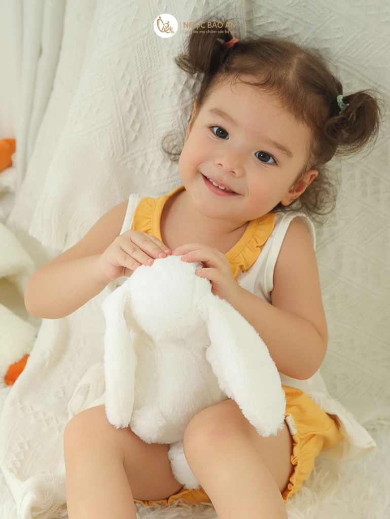 [NGỌC BẢO AN KIDS] Bộ quần áo đùi sát nách bé gái hoạ tiết thỏ trăng vàng