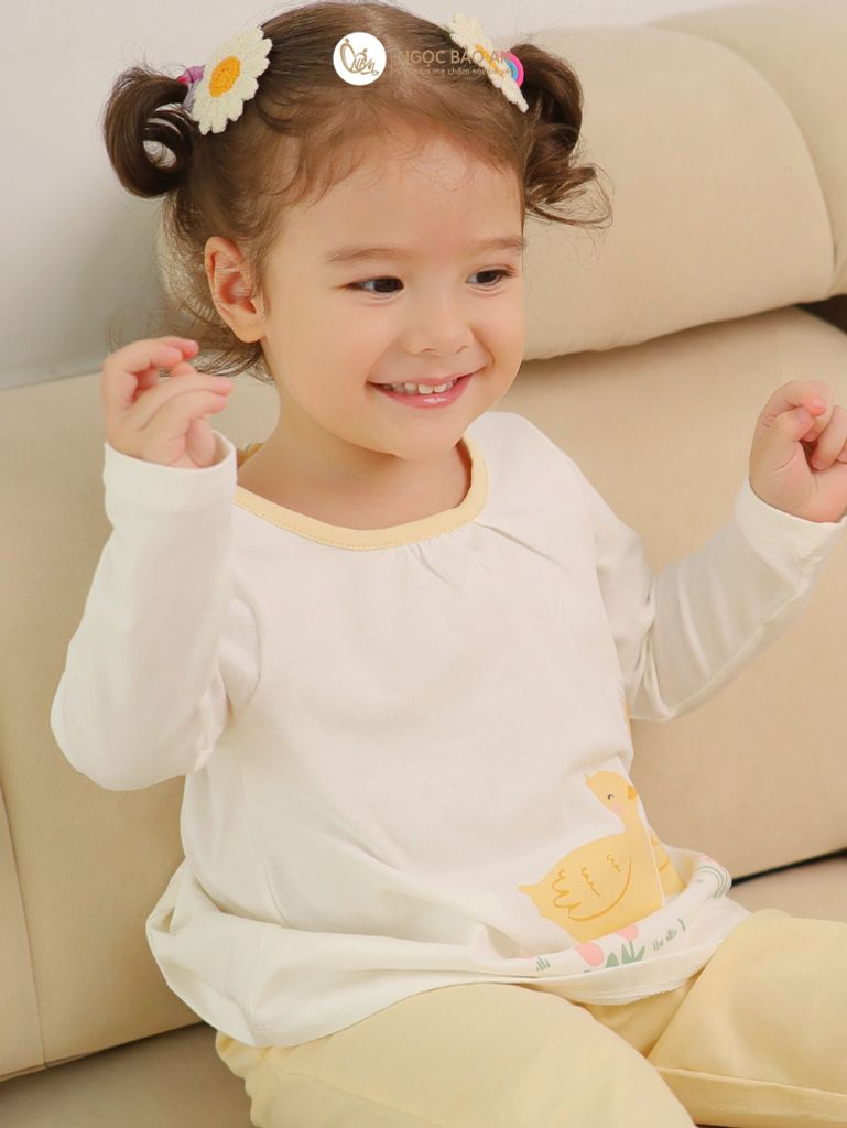 [NGỌC BẢO AN] Bộ quần áo dài tay bé gái hoạ tiết gà vàng