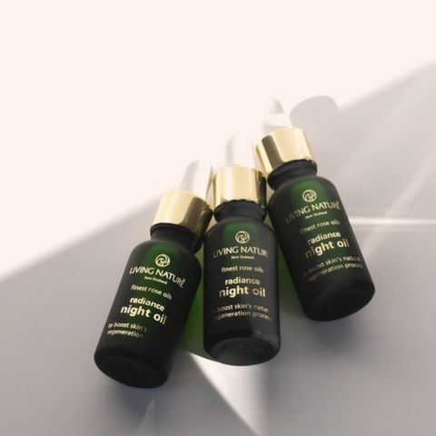 Dầu Dưỡng Sáng Da Ban Đêm Living Nature Radiance Night Oil 18ml