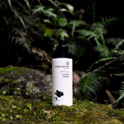 Sữa Rửa Mặt Làm Sạch Sâu Cho Da Dầu Living Nature Purifying Cleanser 120ml