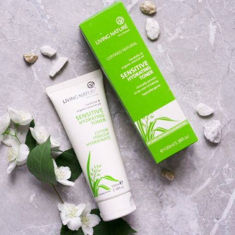Toner da nhạy cảm Living Nature Sensitive Hydrating Toner - cân bằng, cấp ẩm