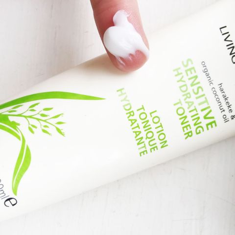 Toner da nhạy cảm Living Nature Sensitive Hydrating Toner - cân bằng, cấp ẩm