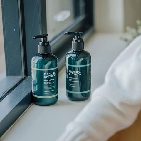 Sữa Tắm Dưỡng Ẩm & Làm Dịu Da Manuka Biotic Calming Body Wash 250ml