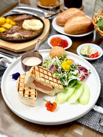 Bánh Panini Sốt Phomai Gà