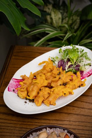 CHÂN GÀ RÚT XƯƠNG Ủ MUỐI