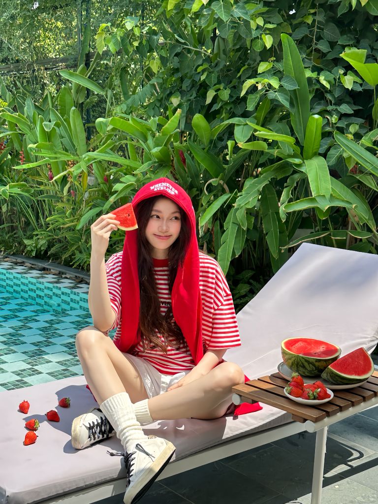 "WHENEVER" PATCHWORK HOODED SCARF / RED