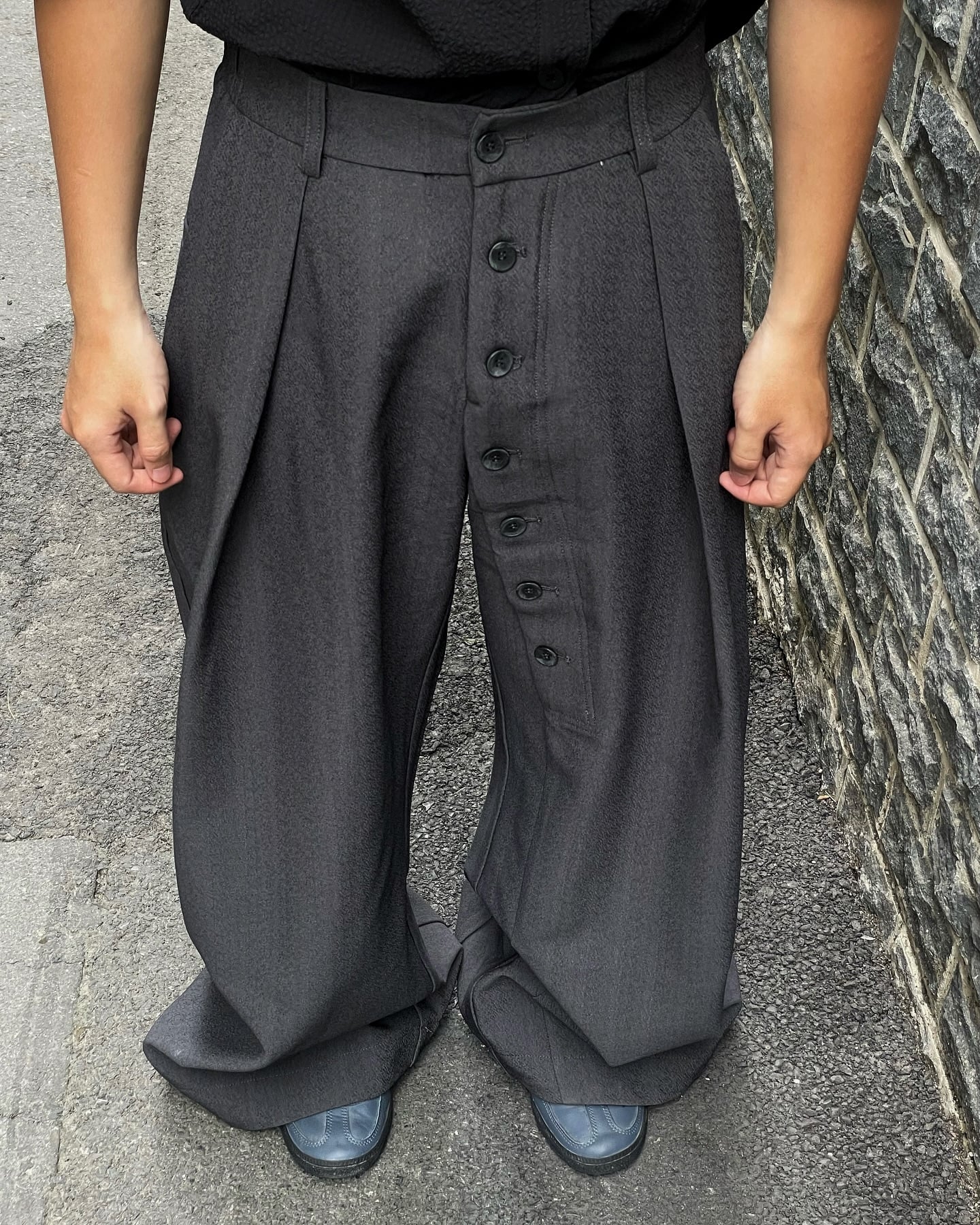  Loose Fit Pleated Buttoned Pants 