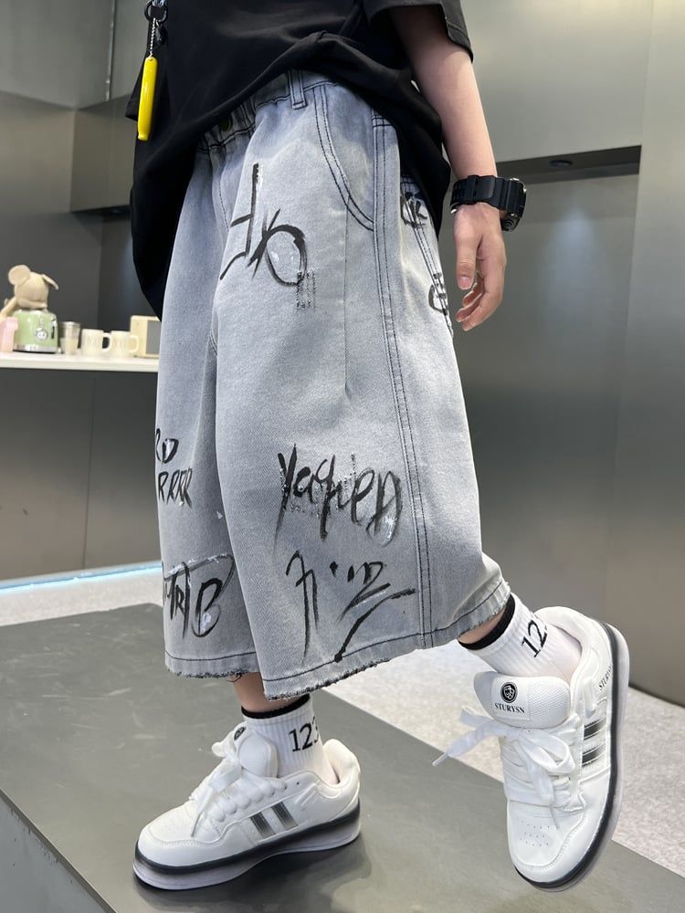 Quần bò ngắn họa tiết chữ Q29