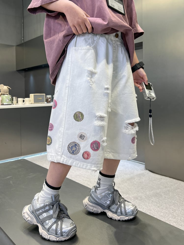 Quần ngắn denim in sticker Q22