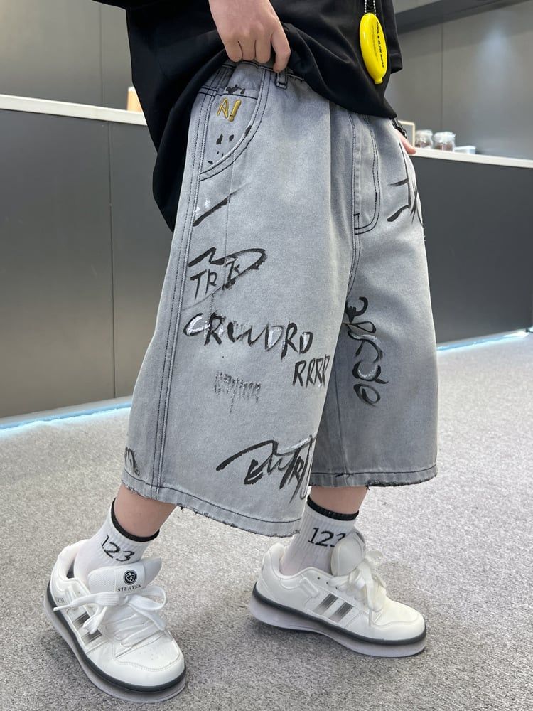 Quần bò ngắn họa tiết chữ Q29