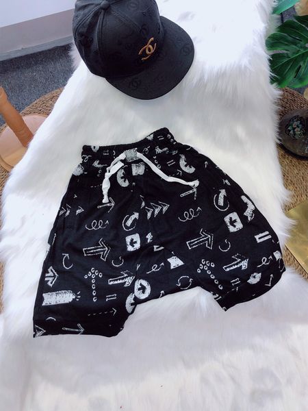 Quần bé trai sooc in mũi tên sườn 1 đường