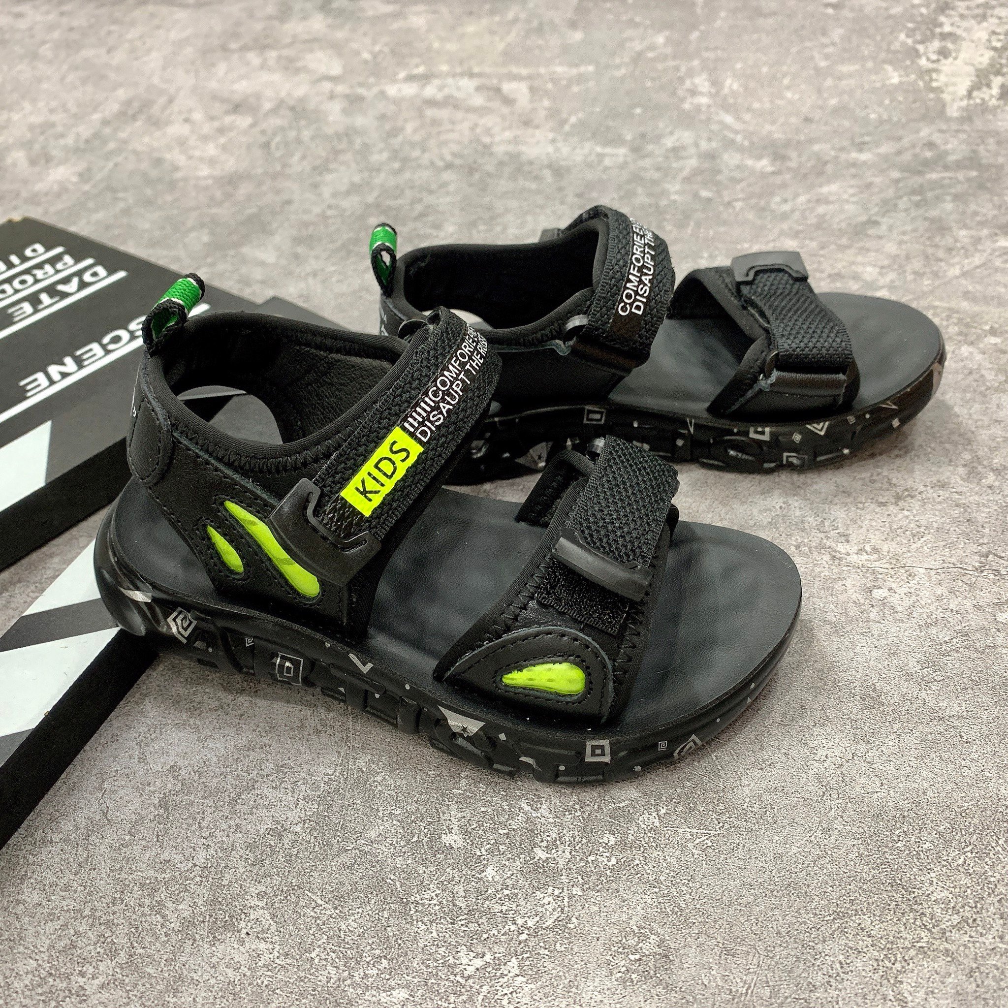 Sandal 2 vạch quai chữ