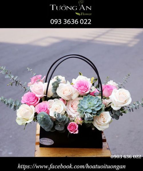 Giỏ Hoa Chân Thành