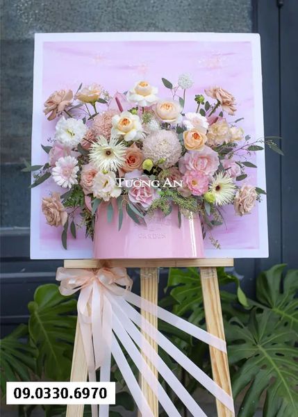 Kệ Tranh Hoa Chúc Mừng Nghệ Sĩ