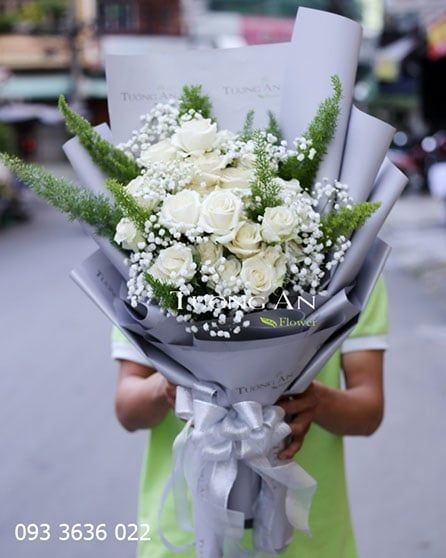 Bó Hoa Viếng Cô Sáu