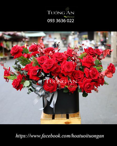 Hộp Hoa Sắc Đỏ