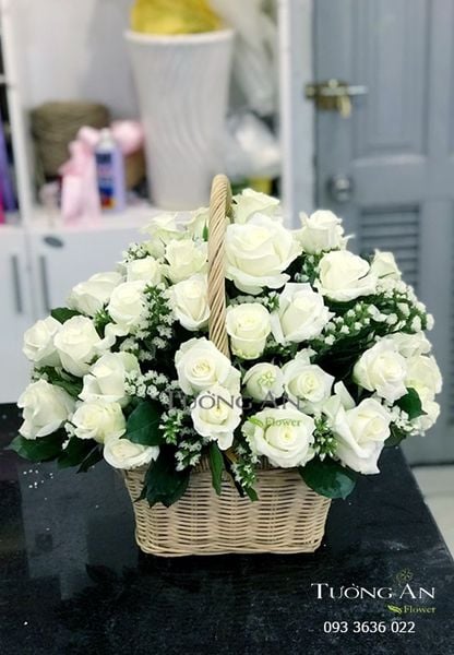 Giỏ Hoa viếng Cô Sáu