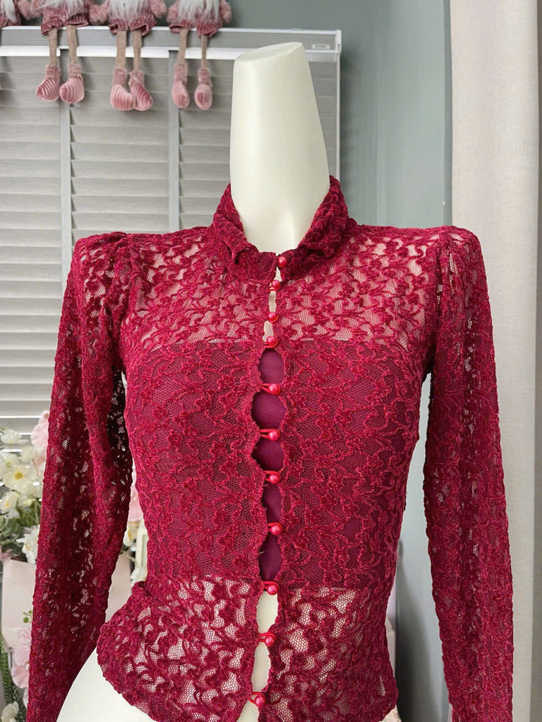 Áo dài tay ren đính nút