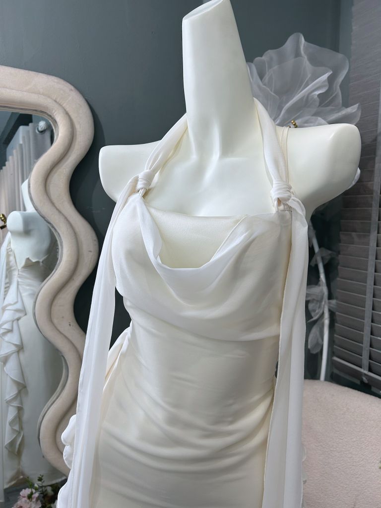 Đầm lụa dây yếm hở lưng dáng dài phối bèo (d02)