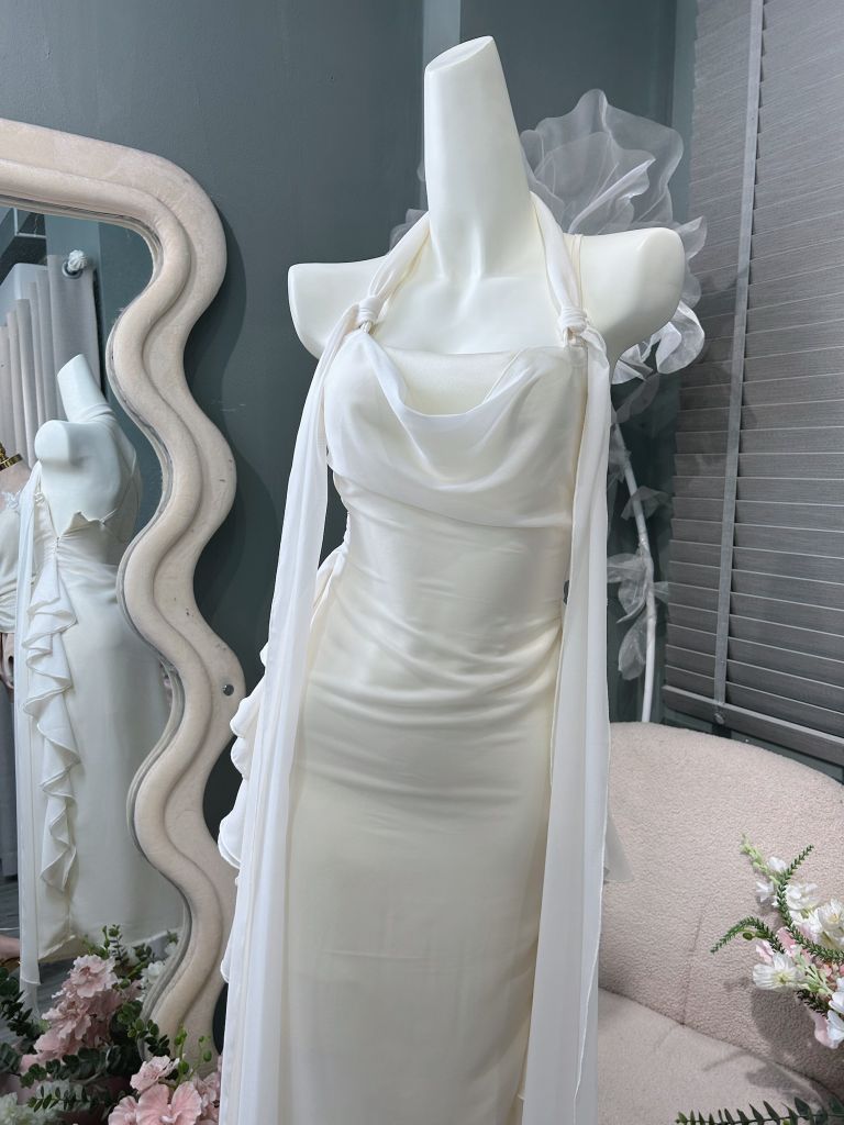 Đầm lụa dây yếm hở lưng dáng dài phối bèo (d02)