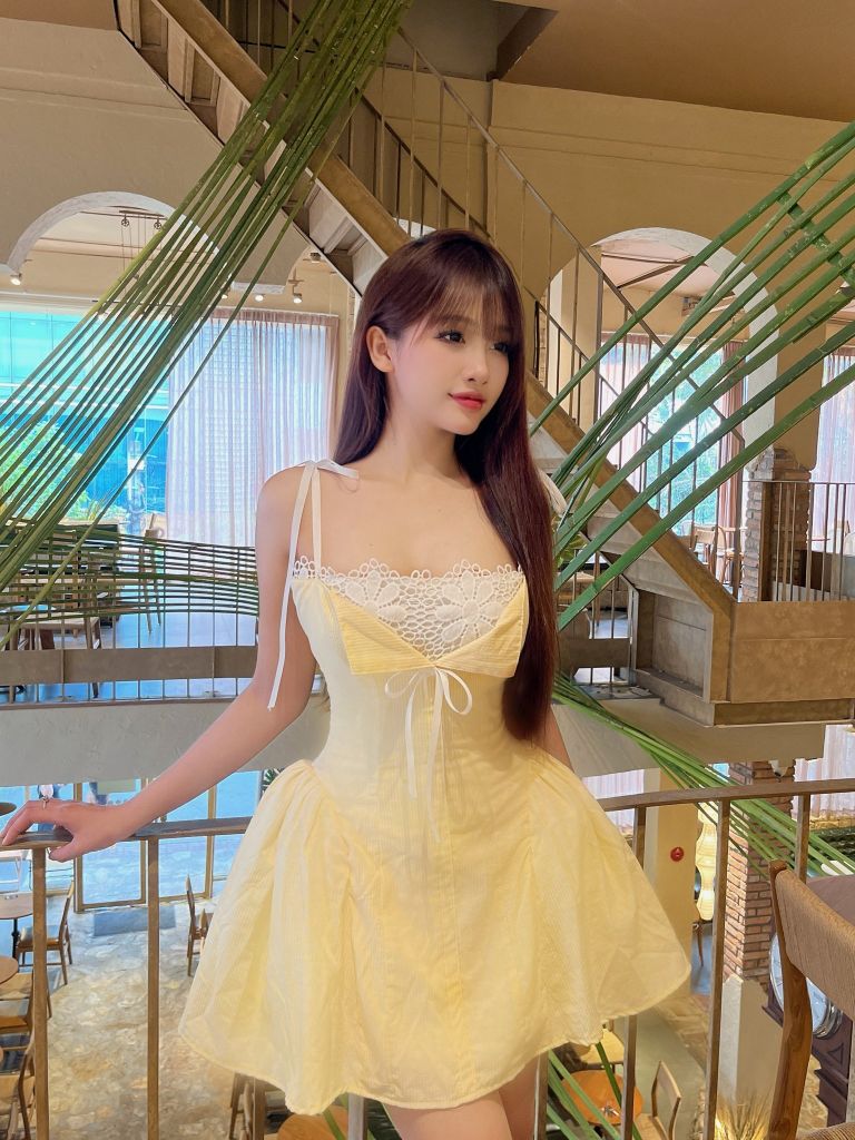 Đầm sọc ren hoa cột dây