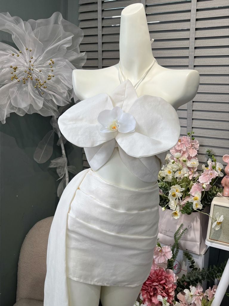 Set áo cup kèm cv ngắn tua phối hoa lan