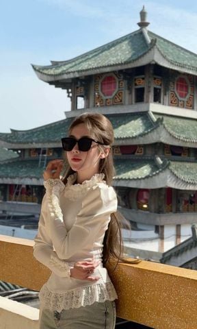 Áo bồng tay dài phối ren