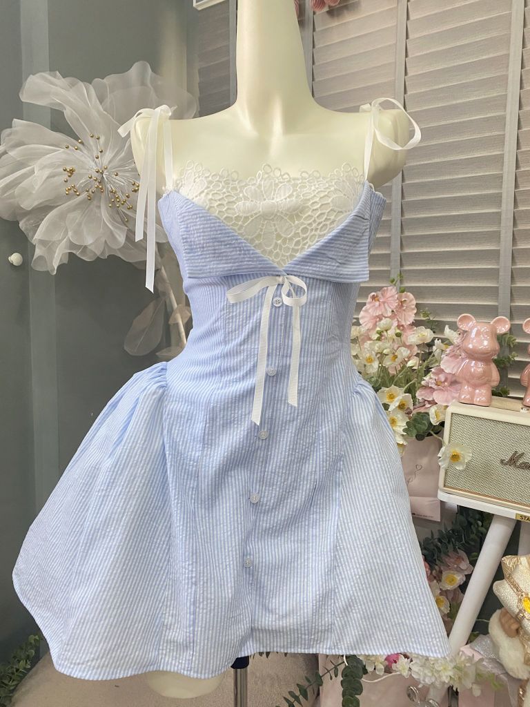 Đầm sọc ren hoa cột dây