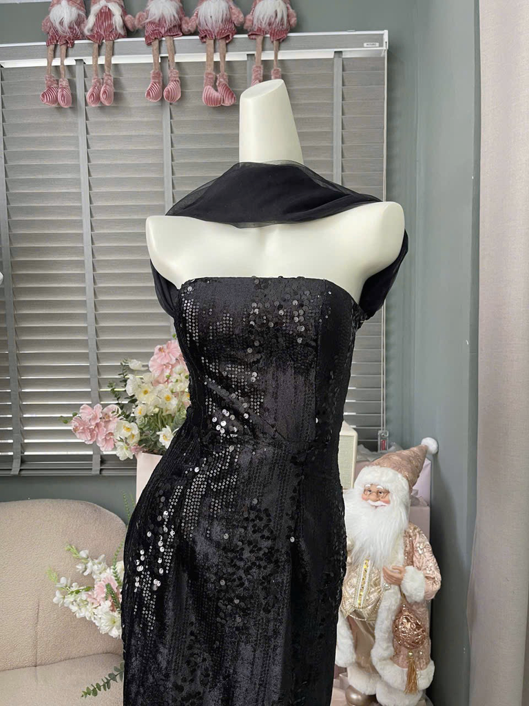 Đầm body yếm kia sa choàng cổ