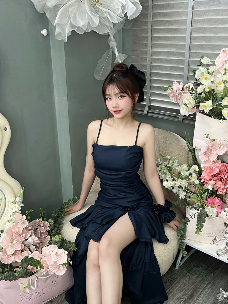 đầm 2s maxi dáng dài xẻ tà phối hoa+dây buộc tóc