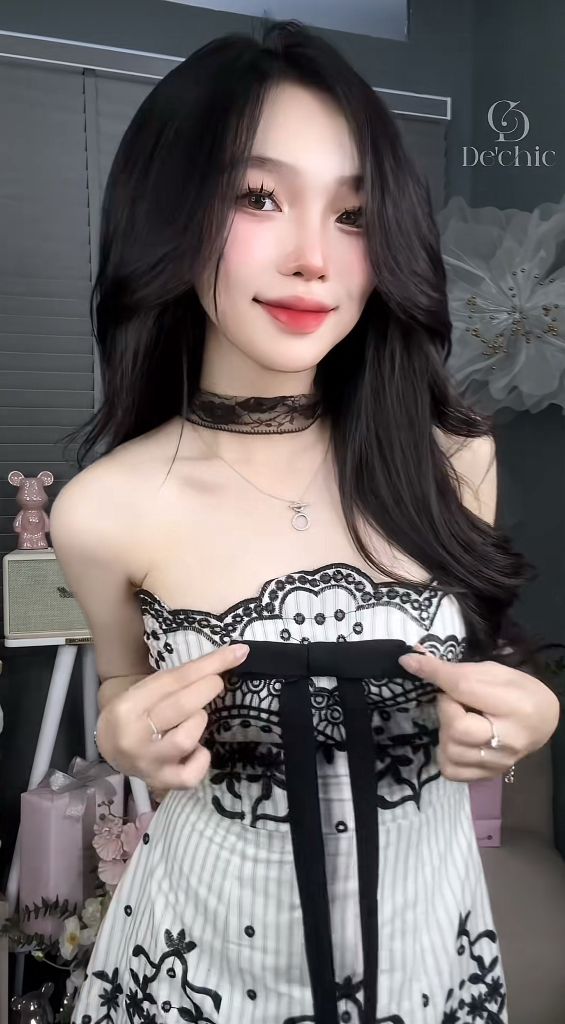 Đầm cúp xô thêu hoa choker cổ (E46)