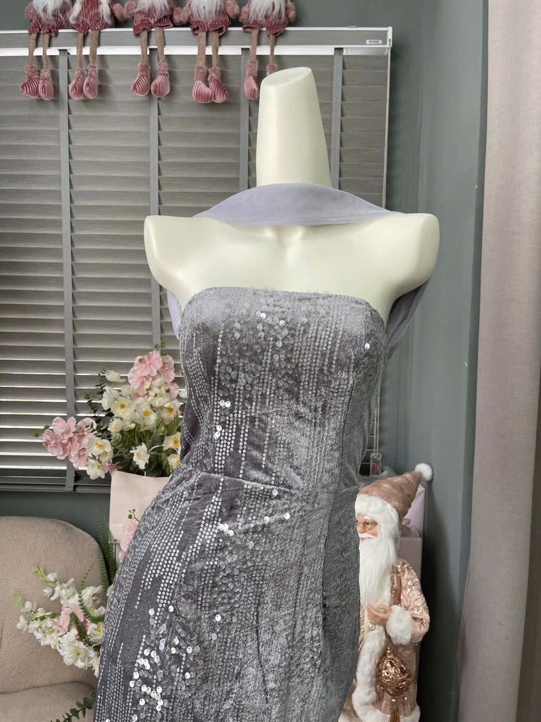 Đầm body yếm kia sa choàng cổ