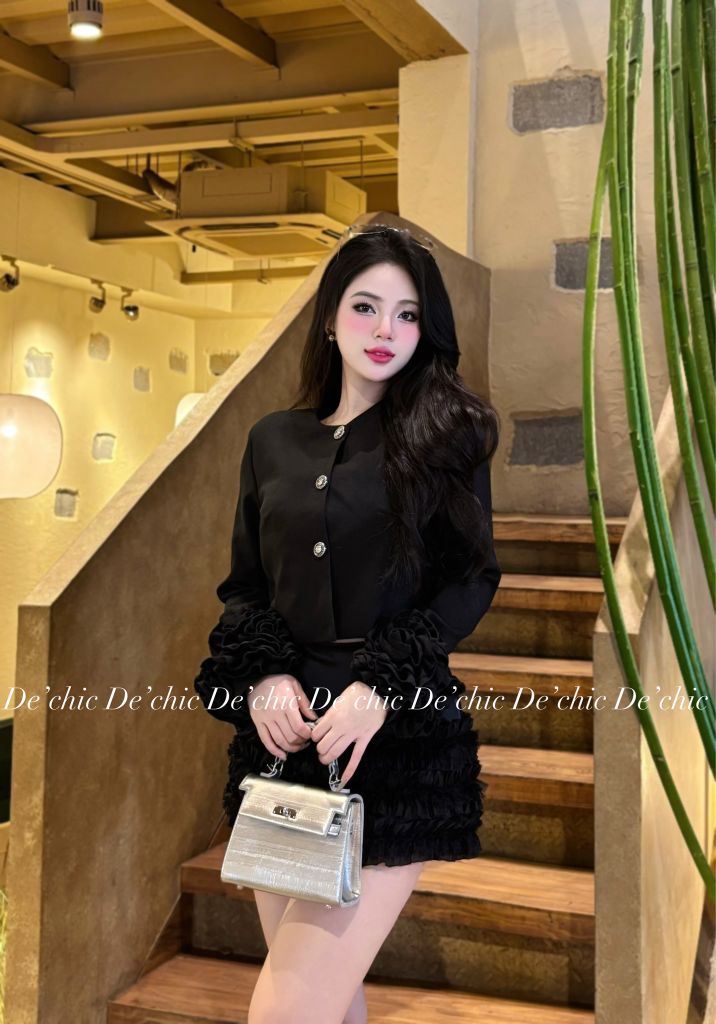 Set áo croptop tay đính hoa phối cv lưới dài