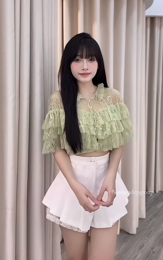 áo tầng trắng ren phối cúc ngọc (D58)